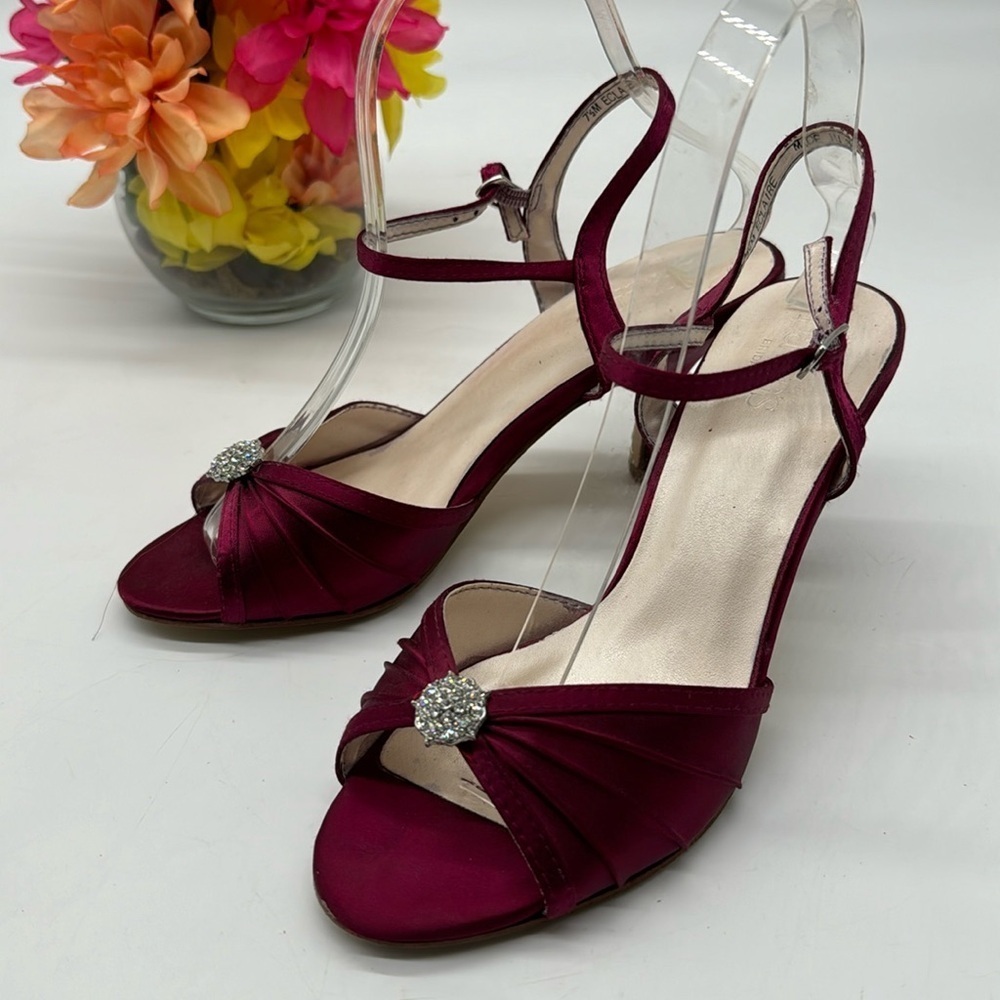 David's Bridal Eclaire Dark Red Heels with Rhinestone Accent Size 7.5 MCH6758B